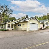 Charming Retreat Near Downtown Frankfort & Beaches