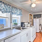 Newport House < 3 Mi to Beaches & Bowens Wharf!