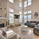 Inviting Hideout Townhome w/ Balcony & Lake Views!