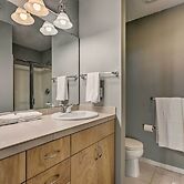 Walk to Local Shops & Eats! Quaint Issaquah Home