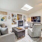 Walk to Seaside Beach: Vacation Rental Cottage!