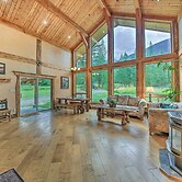 Pet-friendly Eureka Getaway w/ Mountain Views