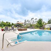 Southport Getaway w/ Private Pool ~ 15 Mi to Pcb!