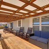 13 Mi to Lake Powell: Mtn-view Home w/ Deck & BBQ