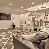 Chic Farmhouse w/ Creek in Heart of Wine Country!