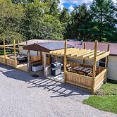 'take 5 Relax, Rest, Refresh' With Yard & Pond!