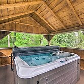 Lake View & Hot Tub: Wrightsville Cabin!