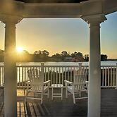 Shared Pool & Bay Access: Ocean View Retreat