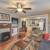 Cozy Fries Escape w/ Mountain & River Views!