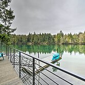 Dreamy Bayfront Cabin w/ View, Dock & Kayaks