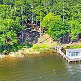 Lakefront Crockett Cabin w/ Boathouse & Kayaks!