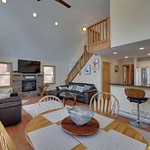 Large Deck + Resort Amenities: Lake Ariel Retreat