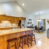 Walk Downtown: Modern 'coeur D'alene Getaway'