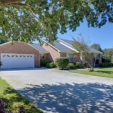 Pine Knoll Shores Getaway - Walk to Beach!