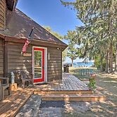 Lakefront 'manitou Cottage' < 1 Mi to Downtown!