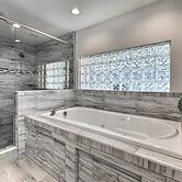 Jacksonville Gem - Ideal Location to Beaches!