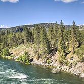 Vista Retreat: Stunning Views & Spacious Comfort