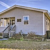 Nags Head Cottage: Screened Porch, Walk to Beach!