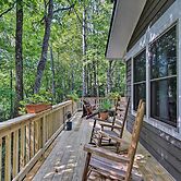 Cozy Hideaway w/ Grill, 17 Mi to Asheville