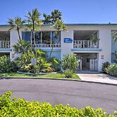 Naples Condo w/ Pool - Walk to Dining & Beach