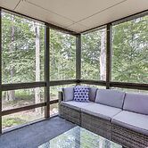 Screened Porch & Deck: Pet-friendly Poconos Escape