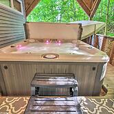 Ludlow Home w/ Hot Tub, Near Okemo Resort!