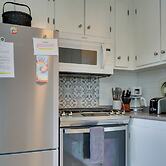 Cozy Narragansett Cottage w/ Dock & Outdoor Shower