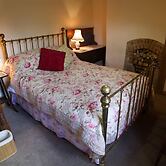 Cottage - Sleeps 2 - Garden - Parking