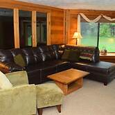 Seven Springs 3 BR Condo, walk to slopes! by RedAwning