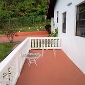 Caye Manje Holiday Lodge