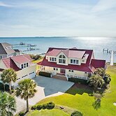 The Island House 5 Bedroom Home by RedAwning