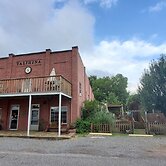 Hootie Creek Guest House