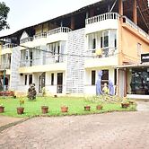 Salotel- near Mae De Deus Church