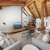 Bright & Modern Cabin Luxury Home in Carnelian Bay!