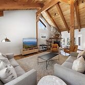 Bright & Modern Cabin Luxury Home in Carnelian Bay!