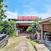 SPOT ON 92156 Adinda Kost