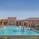 Bab Al Nojoum Bateen Liwa