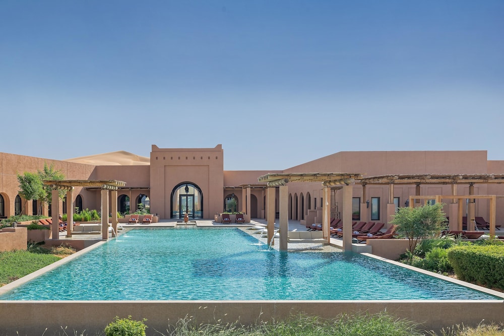 Bab Al Nojoum Bateen Liwa