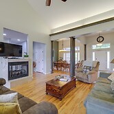 Classy Home w/ Hot Tub + Mt. Jefferson Views!