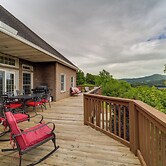 Classy Home w/ Hot Tub + Mt. Jefferson Views!