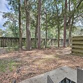 Cozy Condo ~ 5 Mi to University of Florida!