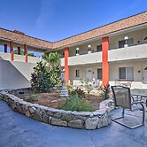 Sunny Indian Rocks Beach Condo: Steps to Gulf!