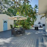 Ozona Studio w/ Shared Deck - Steps to Gulf!