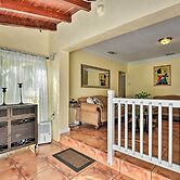 Quaint Central Miami Bungalow: 10 Mi to Mid-beach!