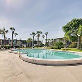 Sunny Florida Condo: 4 Mi to Gulf Islands Seashore