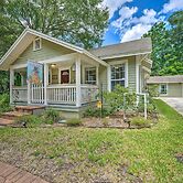 Charming Mt Dora Home w/ Shared Patio & Yard!