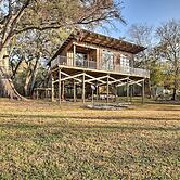 Fort White Retreat: Deck & River Access!