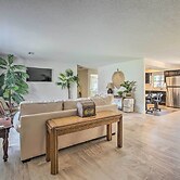 Sunny Crystal River Home w/ Screened-in Porch