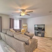 Updated Townhome w/ Deck ~ 12 Mi to Beaches!