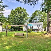 Adorable Lakefront Cottage w/ Dock & Grill!